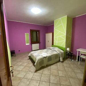 Camera grande con letto king size